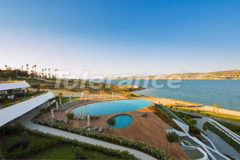 Apartment from the developer in Çeşme, İzmir with sea view with pool with installment - buy realty in Turkey - 17469