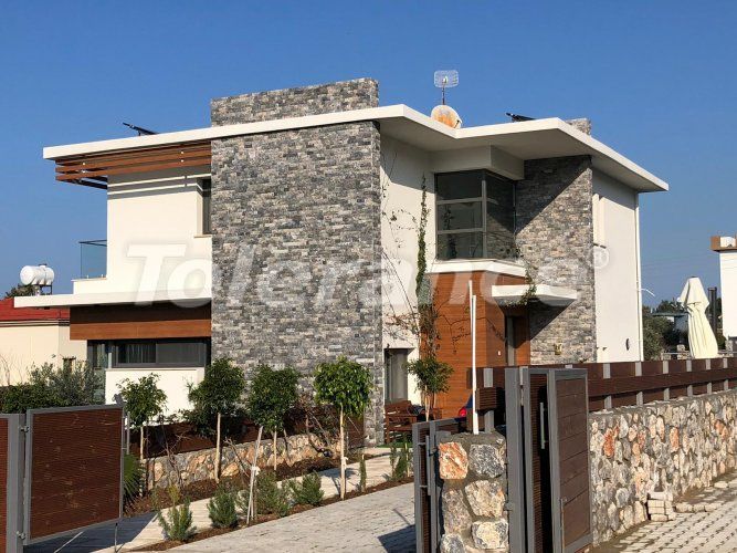 Villa in Kyrenia, Northern Cyprus - buy realty in Turkey - 72720