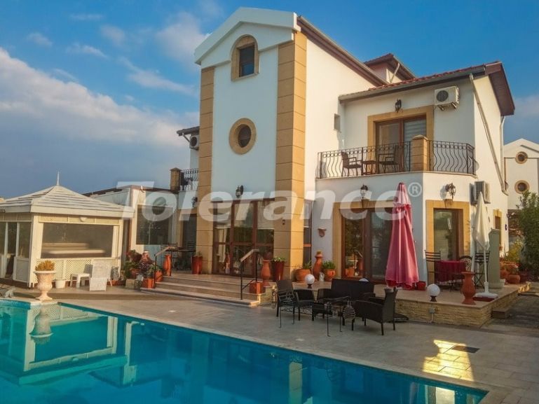 Villa in Kyrenia, Northern Cyprus with pool - buy realty in Turkey - 73450